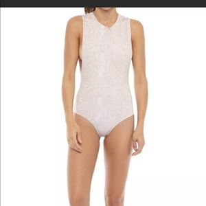 Acacia one piece cloud 9